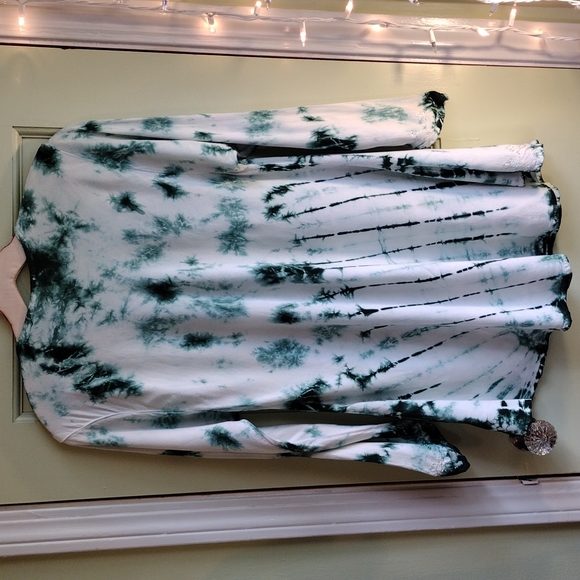 Long sleeve A-frame green white tye dye blouse size S/M - Picture 5 of 7